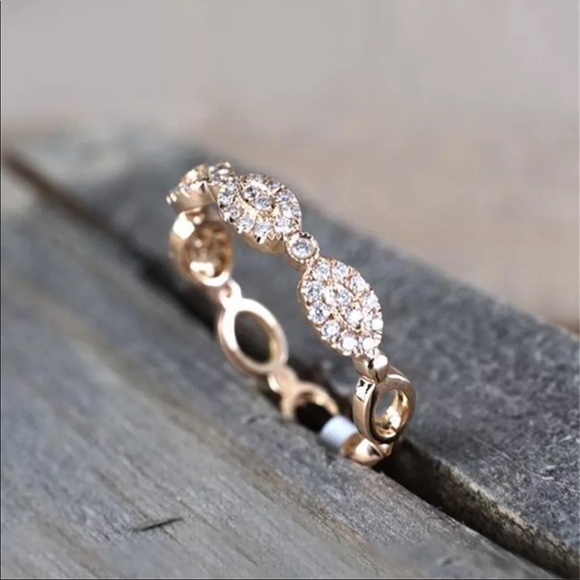 New 18K Gold Plated Beautiful Diamonds Ring - Picture 3 of 6